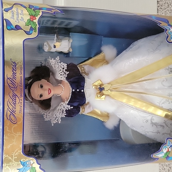 Holiday Disney Snow White Barbie - Picture 2 of 9